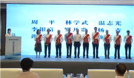 德勝釩鈦公司及董事長周平分獲“沙灣區(qū)優(yōu)秀民營企業(yè)”、“沙灣區(qū)優(yōu)秀民營企業(yè)家”榮譽(yù)